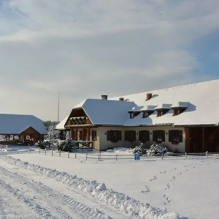 Dworek Pod Wiechą Gospodarstwo agroturystyczne Kaweczyn (Piaseczno)