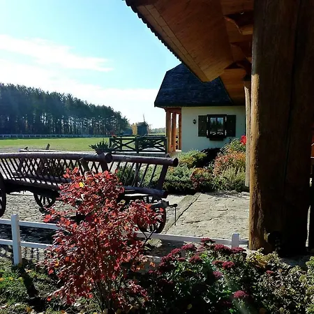 Dworek Pod Wiechą Gospodarstwo agroturystyczne Kaweczyn (Piaseczno)